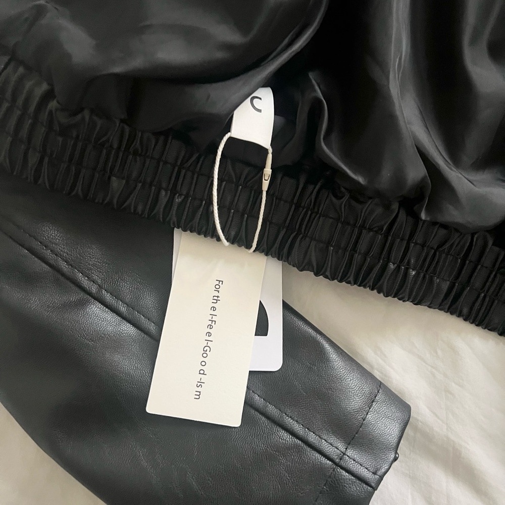 Commense Crop Faux Leather Jacket - Picture 5 of 5